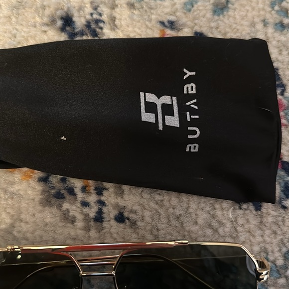 💖Butaby // gold frame hexagon sunglasses BNWOT - Picture 2 of 7